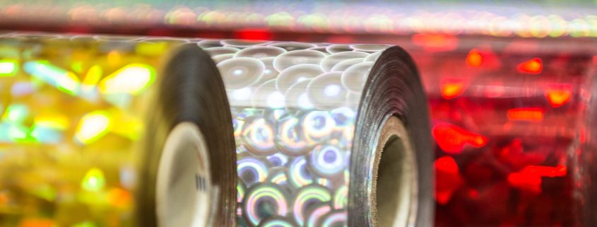 Coloured holographic foils